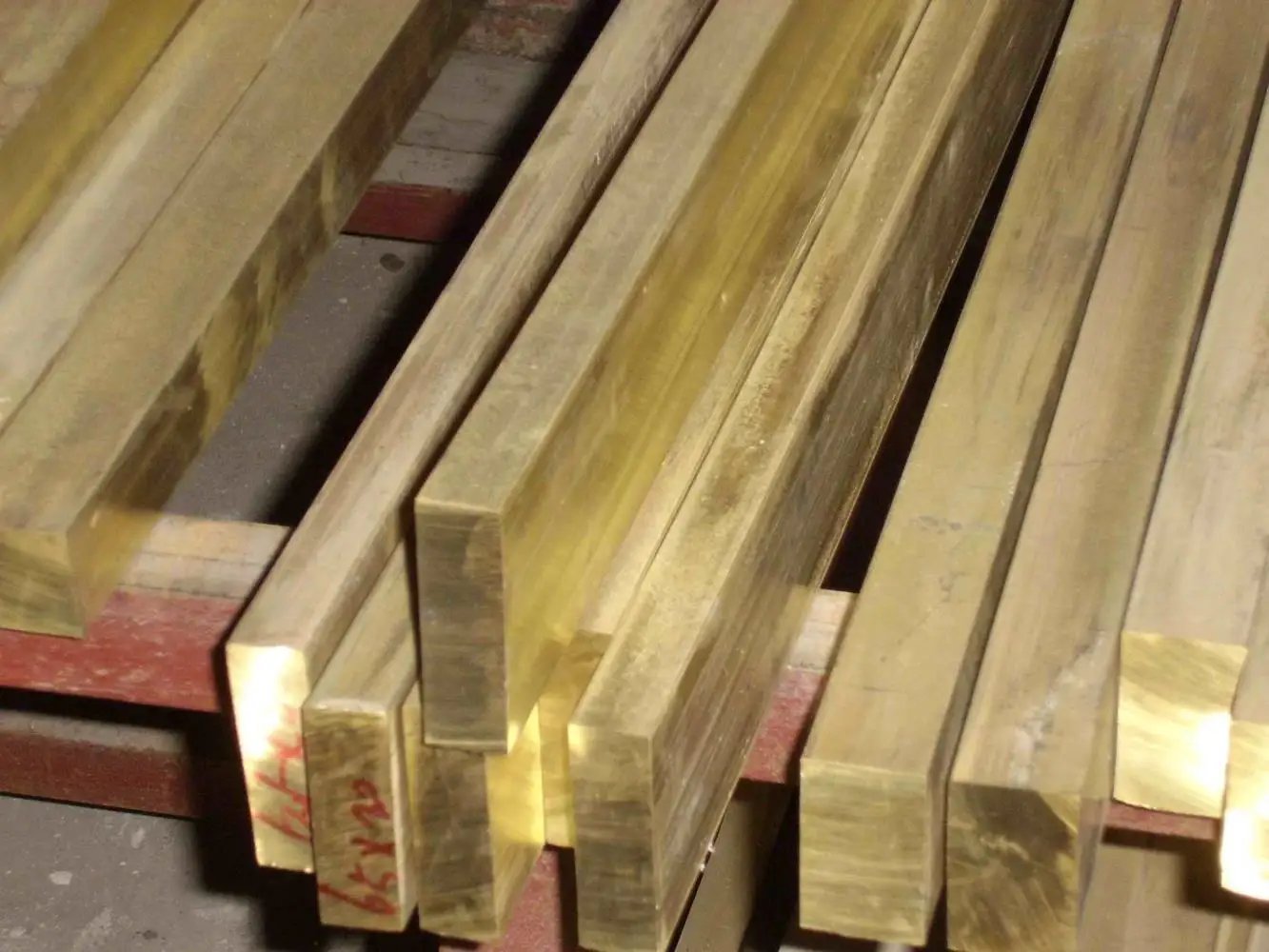 Полоса шина латунная